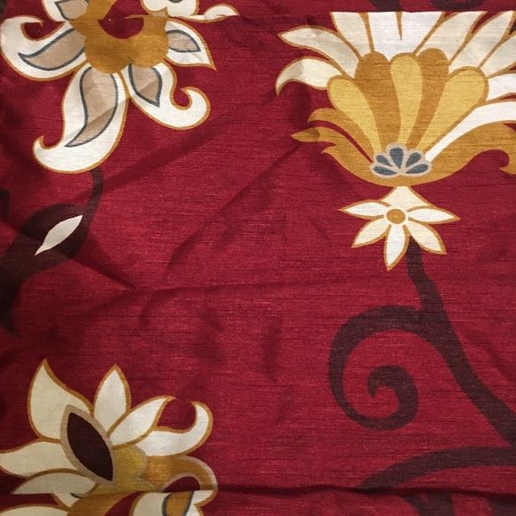 RECTANGLE POLYESTER / SATIN REVERSABLE TABLE RUNNER 14” W X 70”L - Picture 2 of 5